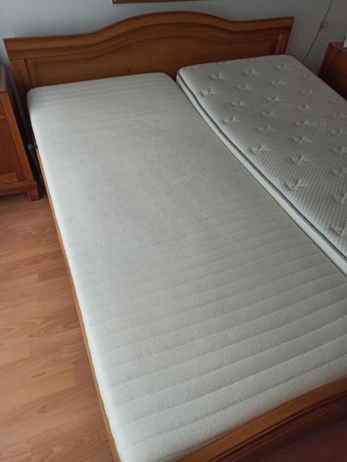 2 persoons deelbaar bed met elektrisch verstelbare bedbodem, Huis en Inrichting, Slaapkamer | Complete slaapkamers, Gebruikt, Tweepersoons