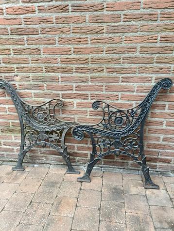 GIETIJZEREN TUINBANK POTEN beschikbaar voor biedingen