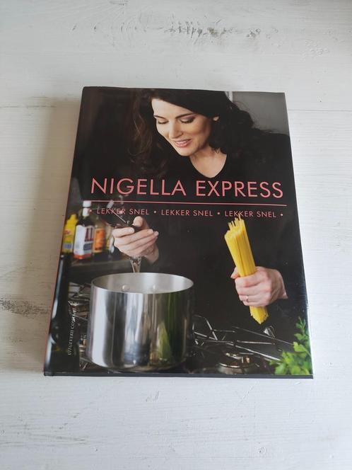 Lekker Snel - Nigella Express d, Boeken, Kookboeken, Gelezen, Ophalen of Verzenden