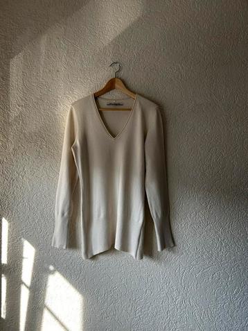 Off white trui Erny van Reijmersdal (L) beschikbaar voor biedingen