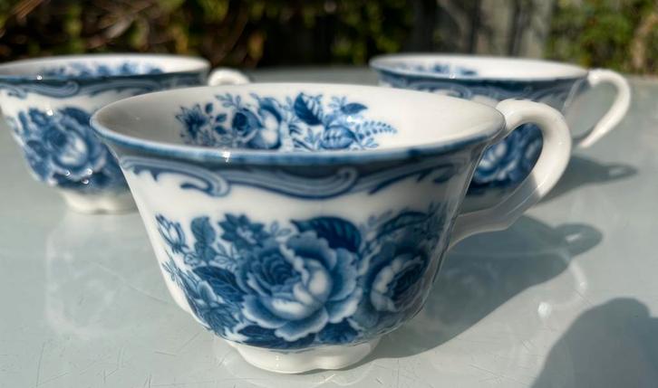 3 vintage / antiek  Blue Rose Fine China Kopjes, Huis en Inrichting, Keuken | Servies, Zo goed als nieuw, Kop(pen) en/of Schotel(s)