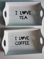 2 witte dienbladen I love tea I love coffee 13 x 20, Huis en Inrichting, Woonaccessoires | Dienbladen, Ophalen of Verzenden, Zo goed als nieuw