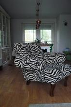 Fauteuil met zebra print, Huis en Inrichting, Fauteuils, Ophalen, Hout, Gebruikt, 75 tot 100 cm