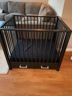 Zwarte box met lade, Kinderen en Baby's, Boxen, Ophalen, Gebruikt, Rechthoekig, In hoogte verstelbaar