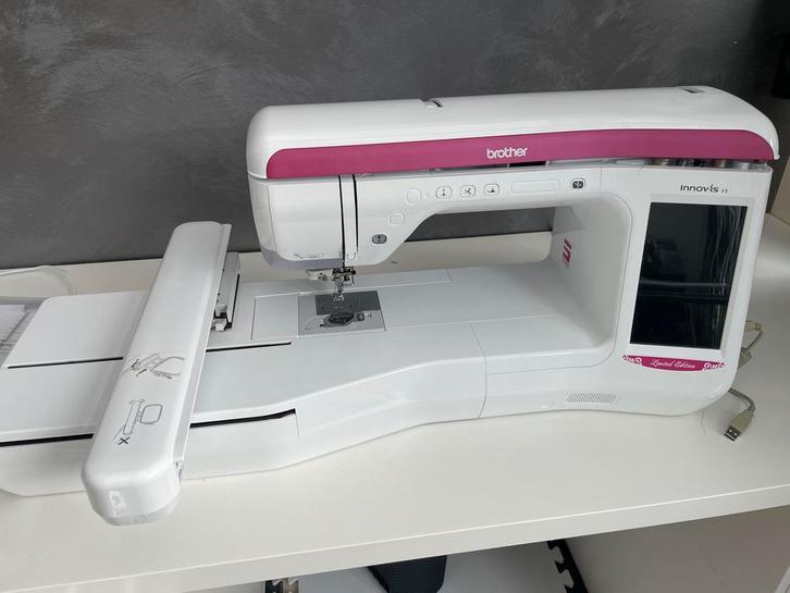 Brother Innov-is V3 Borduurmachine, Hobby en Vrije tijd, Borduren en Borduurmachines, Zo goed als nieuw, Borduurmachine, Machineborduren