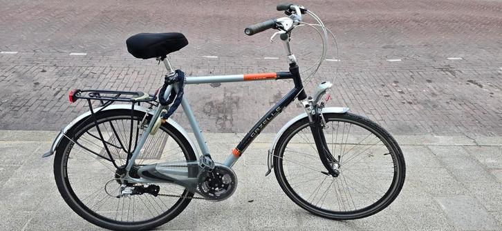 Nette Gazelle Bahia sports fiets herenfiets
24 versnellingen, Fietsen en Brommers, Fietsen | Heren | Herenfietsen, Zo goed als nieuw