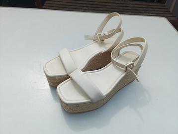 Stradivarius plateauzool nieuw maat 39 beschikbaar voor biedingen