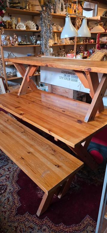 Houten Banken met Tafel - Set beschikbaar voor biedingen