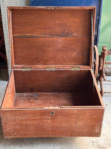Vintage kist 71 x 51 x 35 beschikbaar voor biedingen