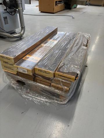 First line Laminaat beschikbaar voor biedingen