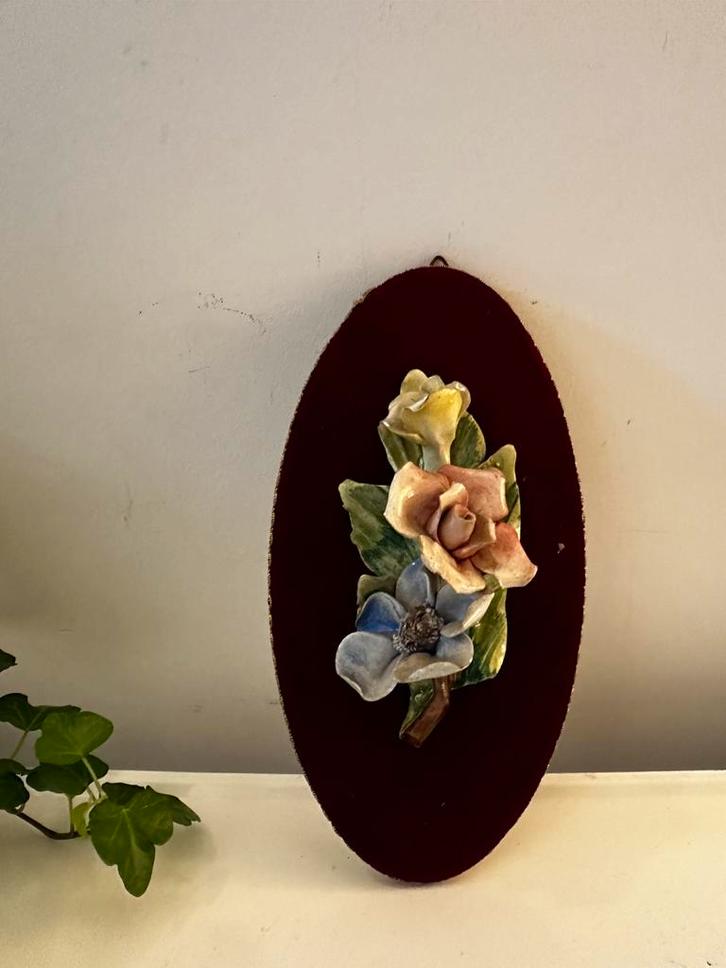Ovale wanddecoratie met bloemen, Antiek en Kunst, Antiek | Wandborden en Tegels, Ophalen of Verzenden