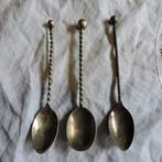 Drie theelepeltjes met gedraaide steel lepeltjes totaal 5e, Ophalen of Verzenden