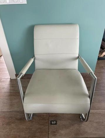Witte leren Henders en Hazel fauteuil beschikbaar voor biedingen