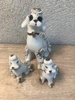 Vintage poedel hond met 2 kleine hondjes van porselein, Verzamelen, Ophalen of Verzenden, Gebruikt, Dier