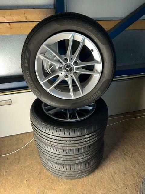 pirelli 205/60/16 lichtmetaal Mercedes A-klasse, Auto-onderdelen, Banden en Velgen, Banden en Velgen, Zomerbanden, 16 inch, 205 mm