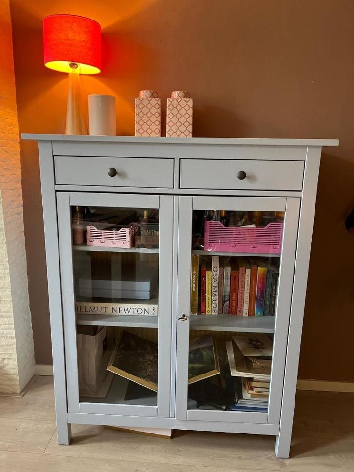 Houten vitrinekast / boekenkast / buffetkast - Ikea HEMNES, Huis en Inrichting, Kasten | Dressoirs, Zo goed als nieuw, 50 tot 100 cm