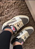 Nike Travis Scott Dunk Low Mocha Maat 37 Nieuw, Ophalen of Verzenden, Nieuw, Bruin, Sneakers of Gympen