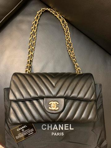 Brand new CC-CLASSIC FLAPBAG real lambskin black color beschikbaar voor biedingen