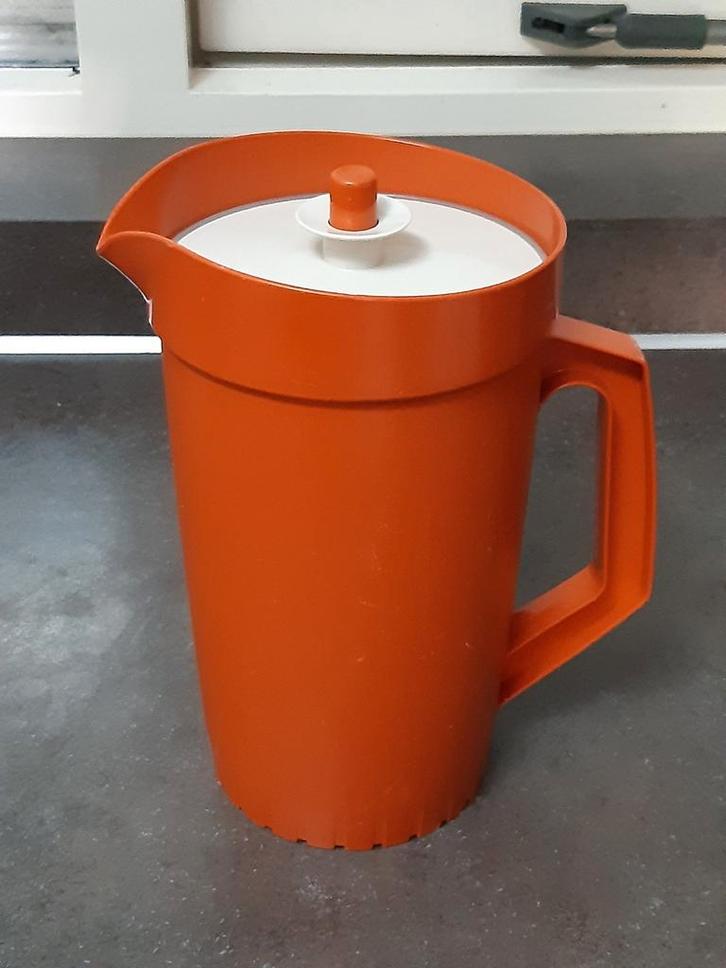 Tupperware vintage schenk / sap kan 2 ltr oranje, Huis en Inrichting, Keuken | Tupperware, Schaal, Oranje, Ophalen of Verzenden