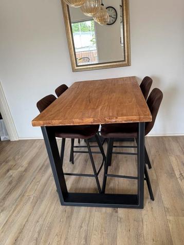Te koop: 4 mooie bruine barstoelen beschikbaar voor biedingen