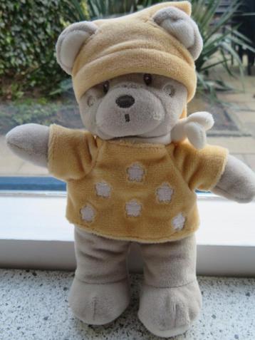 Beer of beertje merk Nicotoy geel shirt en muts beschikbaar voor biedingen