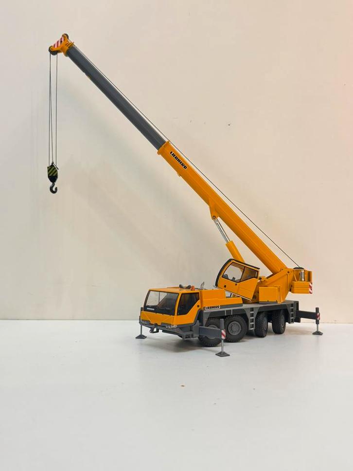 Liebherr LTM 1060-4.1 - Conrad, Hobby en Vrije tijd, Modelauto's | 1:50, Zo goed als nieuw, Hijskraan, Tractor of Landbouw, Conrad