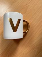 Nieuw mok wit met goud letter V kop beker groot, Huis en Inrichting, Keuken | Servies, Nieuw, Ophalen of Verzenden, Overige stijlen