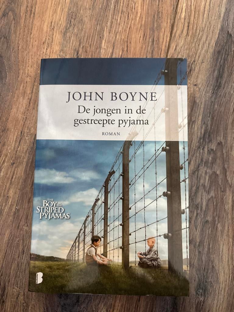 De jongen in de gestreepte pyjama - John Boyne, Boeken, Literatuur, Ophalen of Verzenden, Zo goed als nieuw