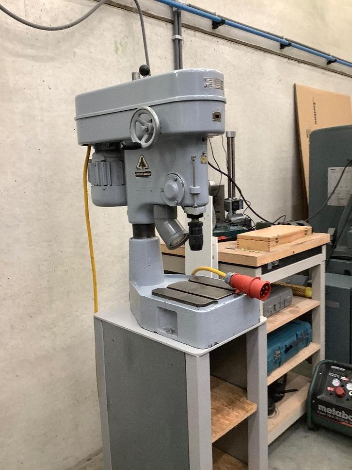 AI tafelboormachine Variomatic 380 V, Doe-het-zelf en Verbouw, Gereedschap | Boormachines, Gebruikt, Kolomboormachine, Variabele snelheid