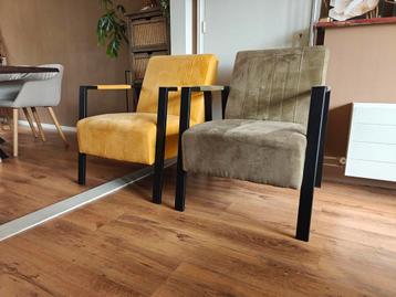 Twee mooie velvet lounge stoelen. beschikbaar voor biedingen