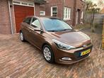 Hyundai i20 1.2i HP Blue 84PK 5D 2015 Bruin, 40 €/maand, Parkeersensor, 4 cilinders, Bruin