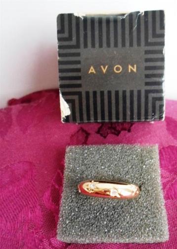 AVON ring. Met zirkonia steentjes. 22 ct. Goldplated. Nieuw. beschikbaar voor biedingen