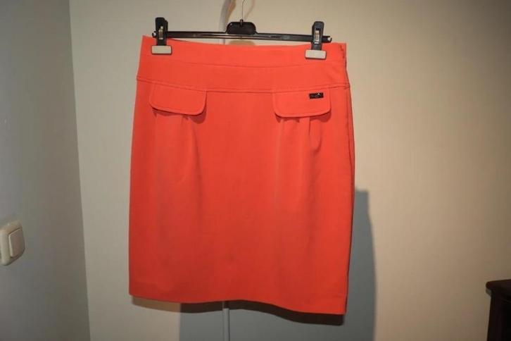 Blumarine koraal kleurige rok soepel vallend Als Nieuw It 46, Kleding | Dames, Rokken, Zo goed als nieuw, Maat 42/44 (L), Roze