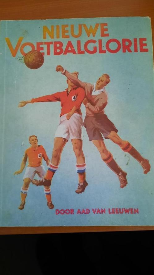 Oud voetbal plaatjes album boek,  **Nieuwe voetbal glorie**, Verzamelen, Sportartikelen en Voetbal, Gebruikt, Boek of Tijdschrift