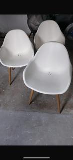 3 witte kuipstoelen, Ophalen of Verzenden, Zo goed als nieuw, Kunststof
