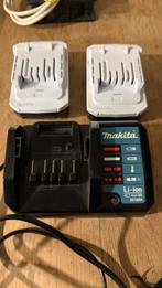 Makita lader 18 volt + 2x batt, Doe-het-zelf en Verbouw, Gereedschap | Machine-onderdelen en Toebehoren, Ophalen of Verzenden