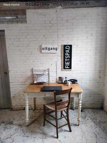 Brocante Franse eet of werktafel eettafel klein grenen  beschikbaar voor biedingen