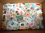 postzegels op papier, Postzegels en Munten, Postzegels | Volle albums en Verzamelingen, Ophalen of Verzenden, Nederland en Buitenland