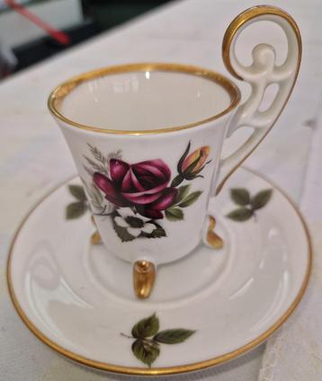 Bavaria kopje (met roos) en schoteltje (met bladeren) beschikbaar voor biedingen