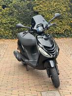 Piaggio zip 2016 80cc full option, Fietsen en Brommers, Scooters | Piaggio, Ophalen of Verzenden, Zo goed als nieuw, Benzine, Zip