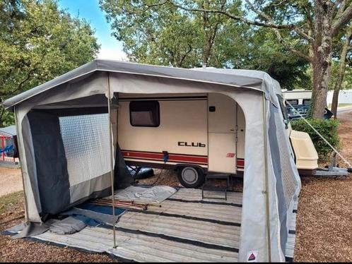 Bürstner Club staat gestald in Tar (Kroatië), Caravans en Kamperen, Caravans, Particulier, tot en met 3, Standaardzit, Bürstner