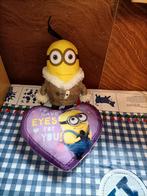 Minion knuffel met bruine jas 21 cm + kussen, Ophalen of Verzenden