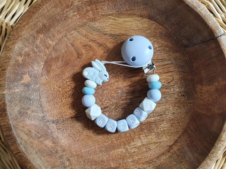 speenkoord konijn blauw met of zonder naam €10,95, Kinderen en Baby's, Kraamcadeaus en Geboorteborden, Nieuw, Kraamcadeau, Ophalen of Verzenden