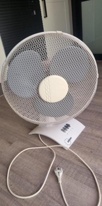 Tafel ventilator( Eurofan)3 standen. Diameter 43cm hoogte 57 beschikbaar voor biedingen