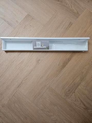 Plankje wit voor foto's  beschikbaar voor biedingen
