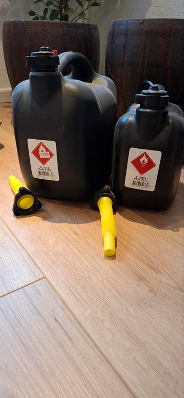 Jerrycan Set - 2 Stuks beschikbaar voor biedingen