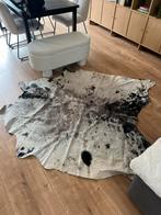 Koeienhuid vloerkleed gestippeld zwart emt wit - gebruikt, Huis en Inrichting, Stoffering | Tapijten en Kleden, Gebruikt, Zwart