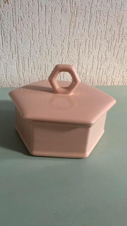 Zacht roze 6 puntige bonbondoosje, Antiek en Kunst, Antiek | Keramiek en Aardewerk, Ophalen of Verzenden
