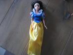 Sneeuwwitje barbie (Disney) met lange of mini jurk, Verzamelen, Verzenden, Zo goed als nieuw, Pop