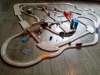 Houten treinbaan met diverse soorten rails en accessoires, Kinderen en Baby's, Speelgoed | Houten speelgoed, Overige typen, Gebruikt